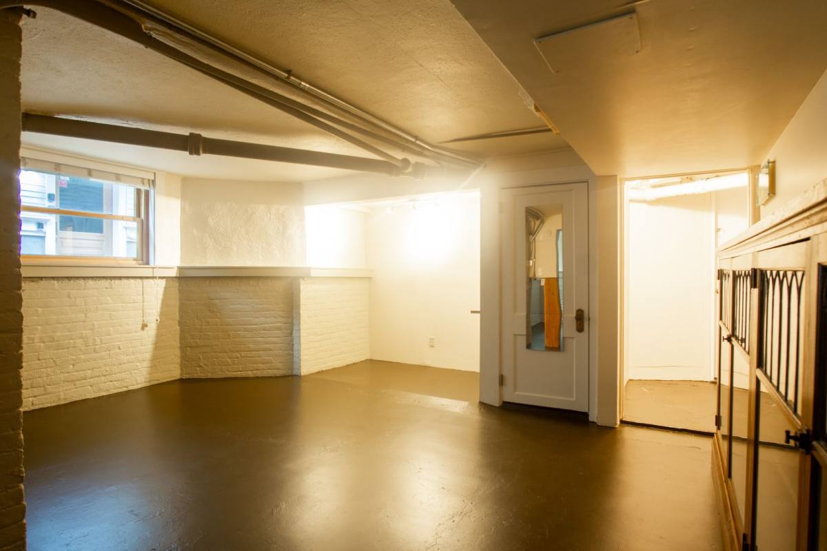 Apartment for rent at 2266 NW Johnson St, Portland, OR 97210