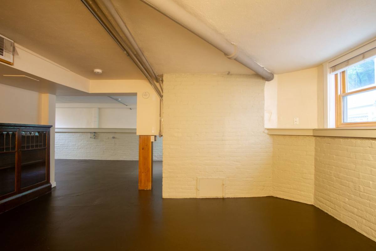 Apartment for rent at 2266 NW Johnson St, Portland, OR 97210