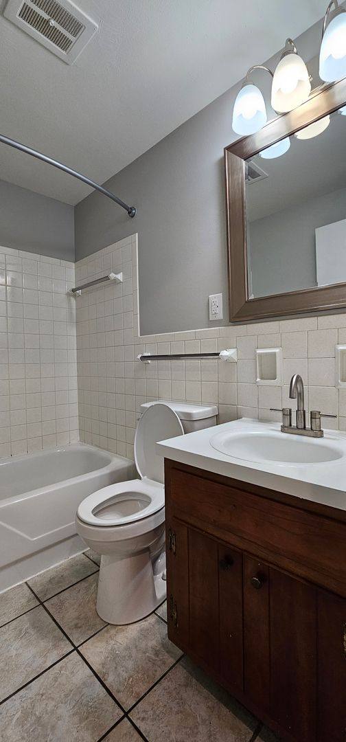 Apartment for rent at 314 Kenbrook Dr, Vandalia, OH 45377