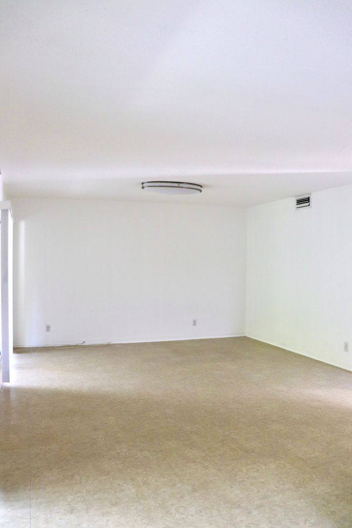 Apartment for rent at 482 SW 9th St, Boca Raton, FL 33432