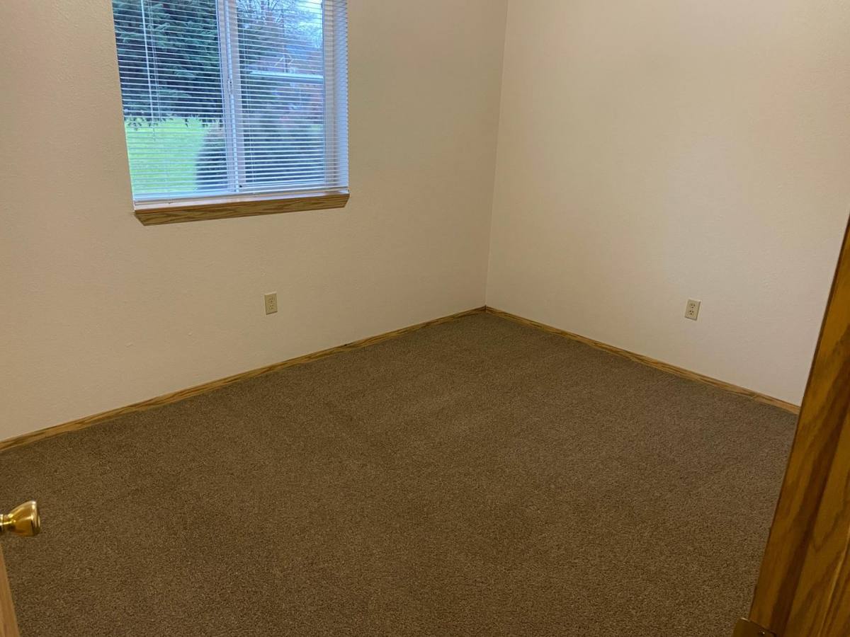Apartment for rent at 926 Anderson Lane, Springfield, OR 97477
