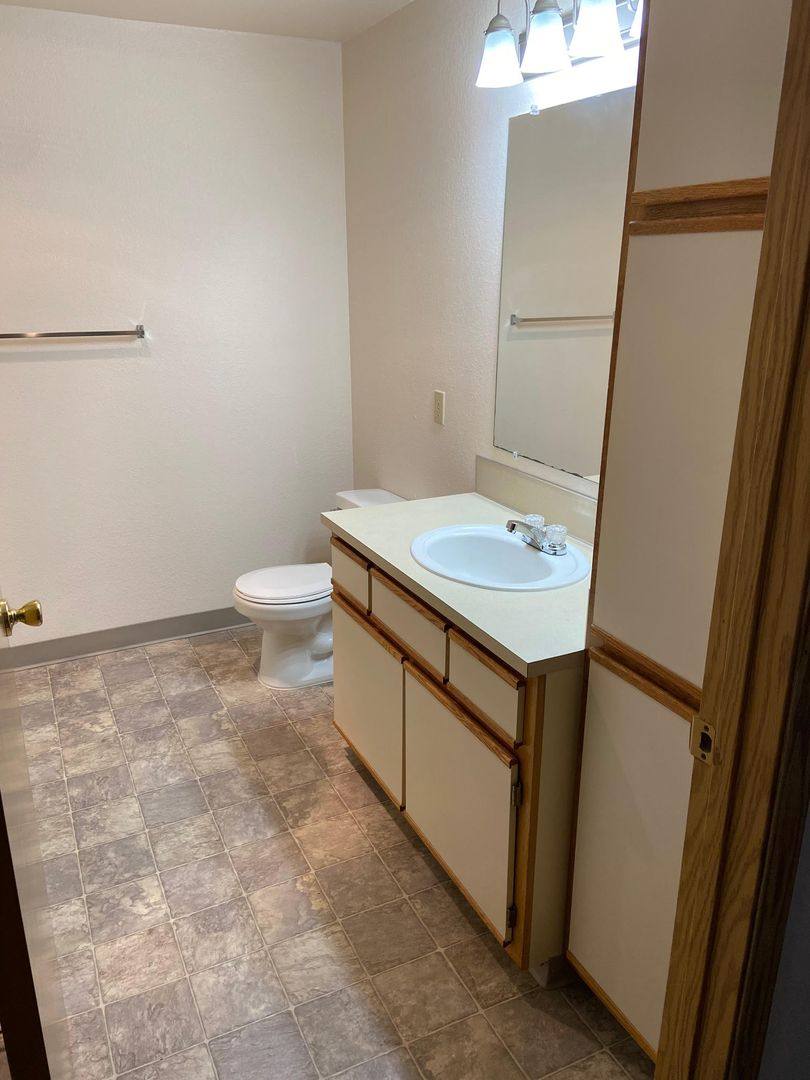 Apartment for rent at 926 Anderson Lane, Springfield, OR 97477