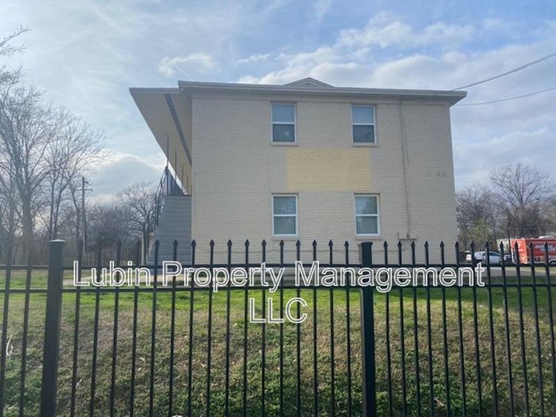 Apartment for rent at 1043 College St, Memphis, TN 38106