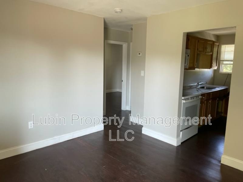 Apartment for rent at 1043 College St, Memphis, TN 38106