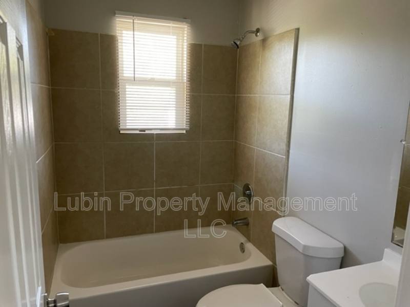 Apartment for rent at 1043 College St, Memphis, TN 38106