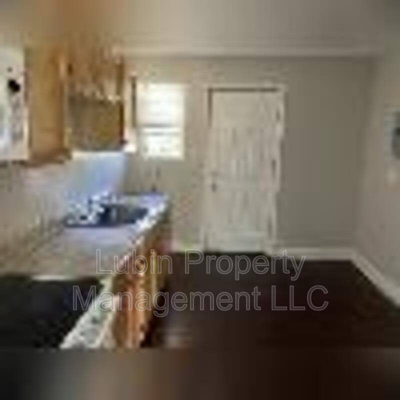 Apartment for rent at 1043 College St, Memphis, TN 38106