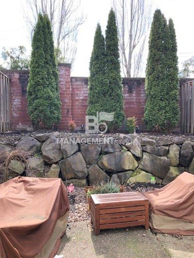 Townhouse for rent at 17222 NW Widgi Creek Court, Beaverton, OR 97006
