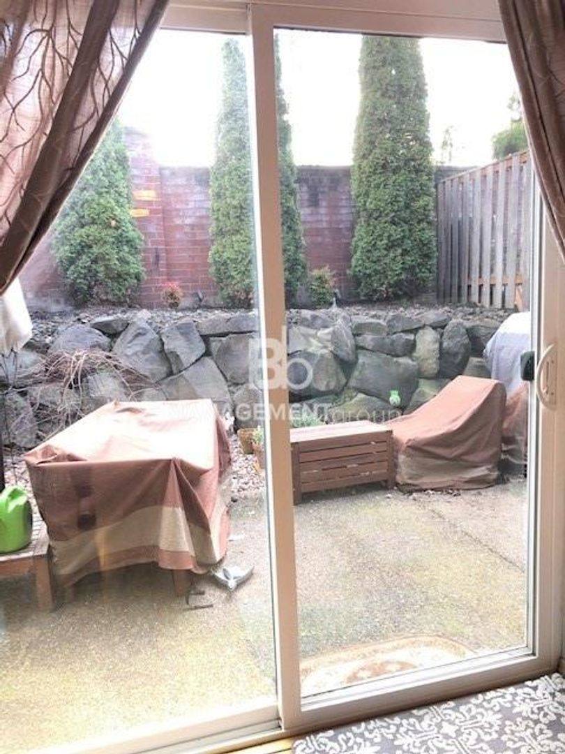 Townhouse for rent at 17222 NW Widgi Creek Court, Beaverton, OR 97006