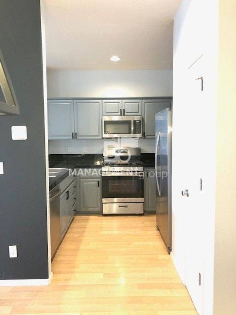 Townhouse for rent at 17222 NW Widgi Creek Court, Beaverton, OR 97006