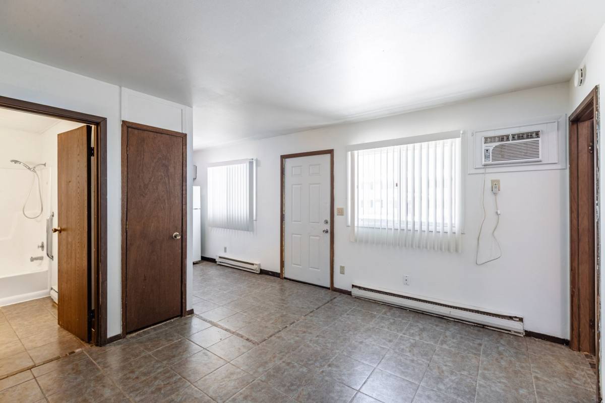 Apartment for rent at 1749 La Crescent St, La Crosse, WI 54603