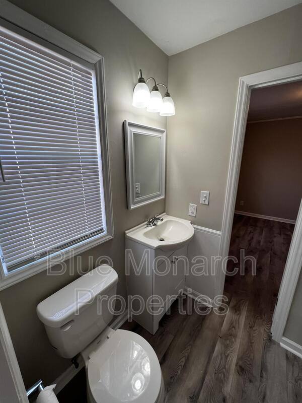 Apartment for rent at 208 W Chestnut St #B, Stanley, NC 28164