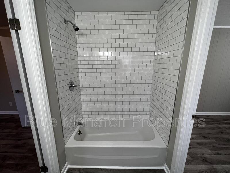 Apartment for rent at 208 W Chestnut St #B, Stanley, NC 28164