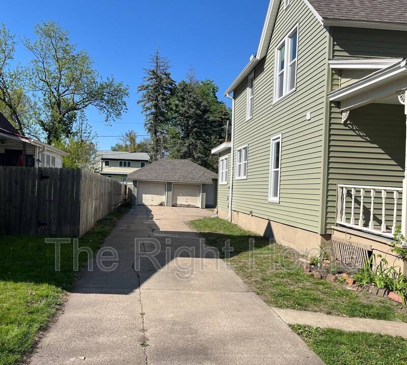 House for rent at 840 E 6th St, Fremont, NE 68025
