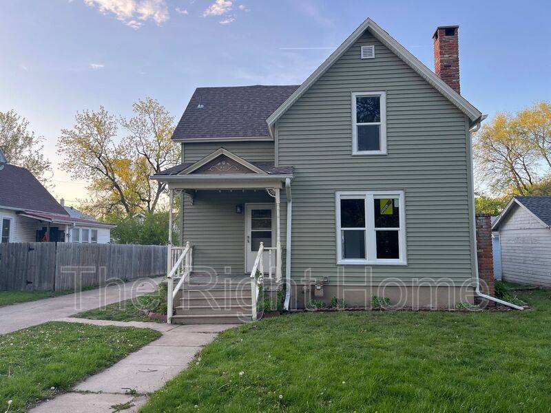 House for rent at 840 E 6th St, Fremont, NE 68025