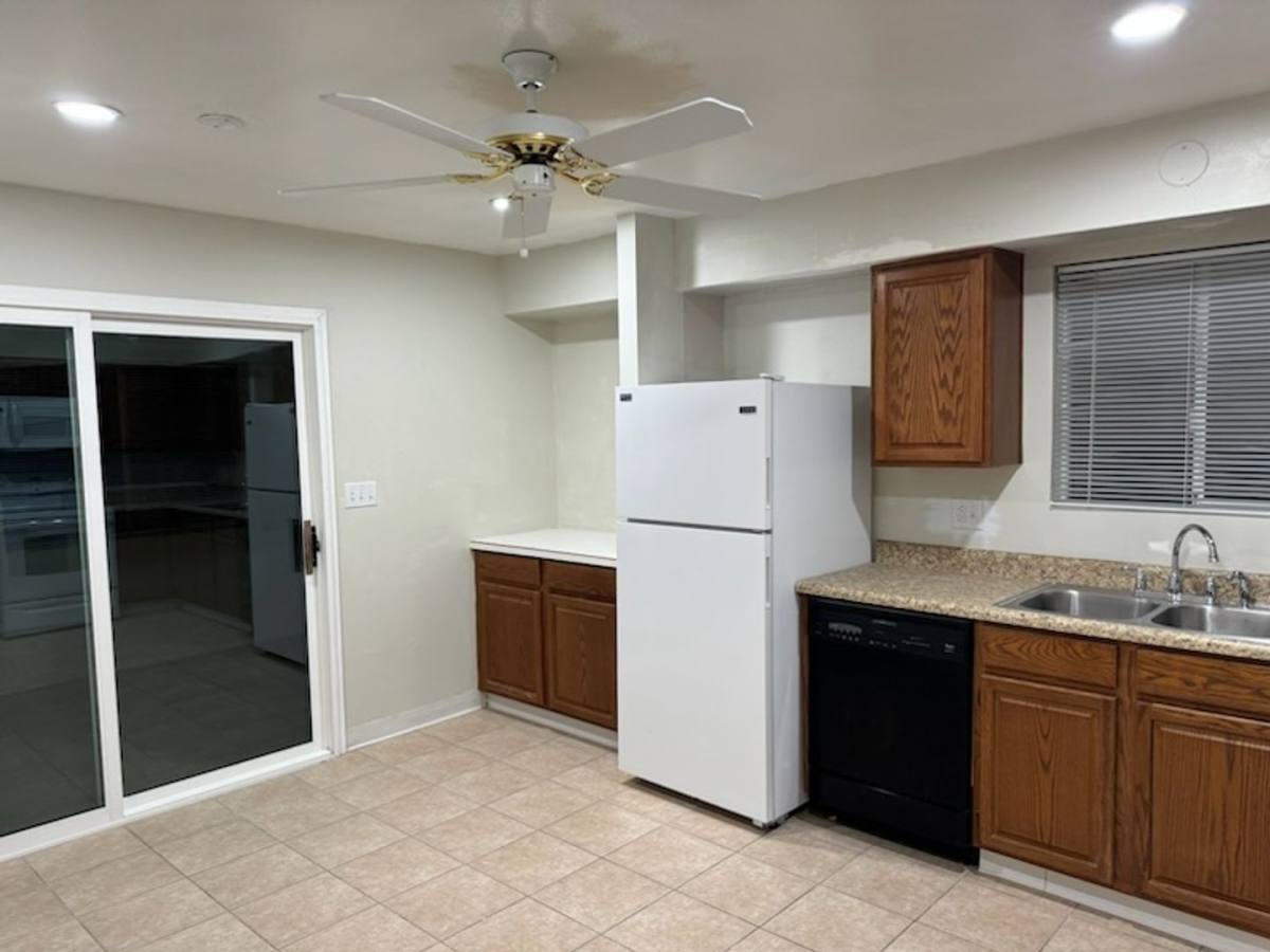 Townhouse for rent at 6128 & 6130 E Akron St, Mesa, AZ 85205