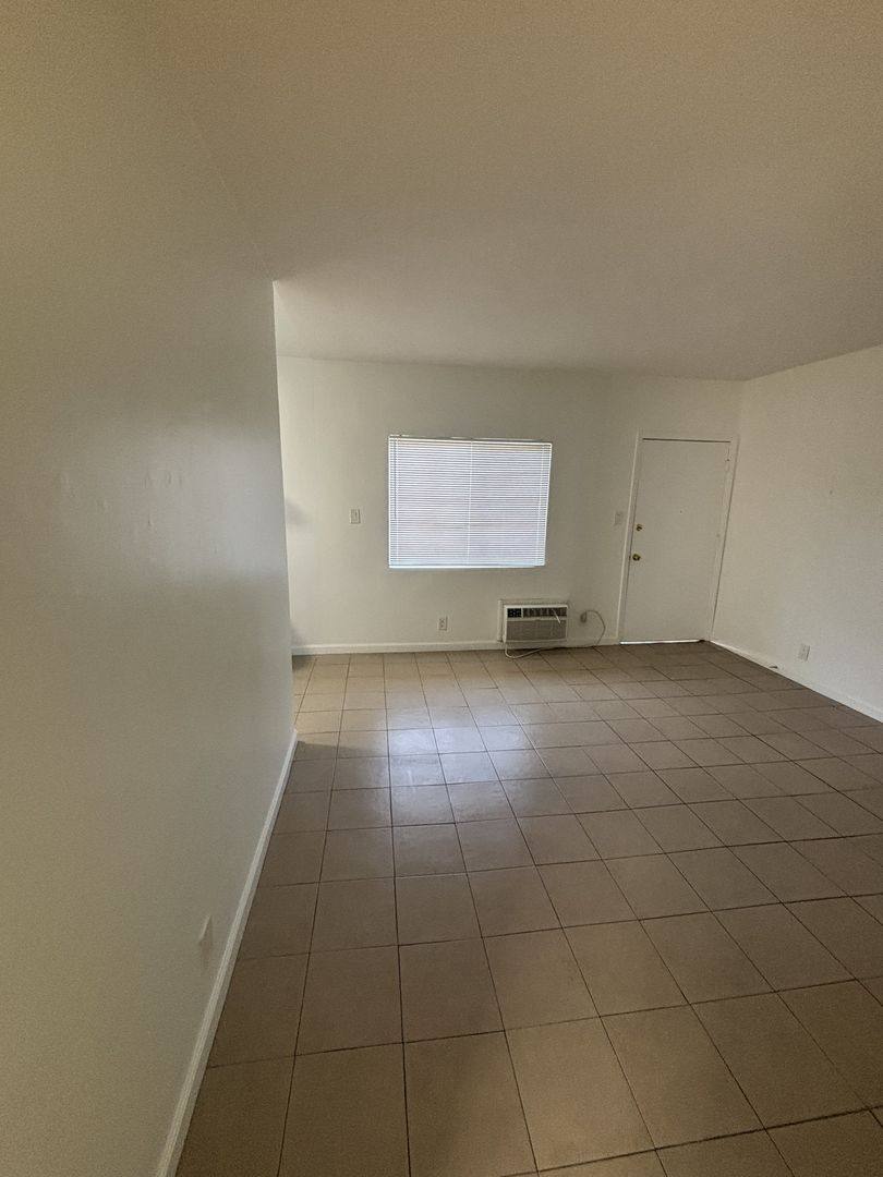 Apartment for rent at 14129 Vanowen St, Van Nuys, CA 91405