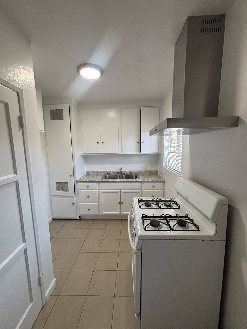 Apartment for rent at 14129 Vanowen St, Van Nuys, CA 91405