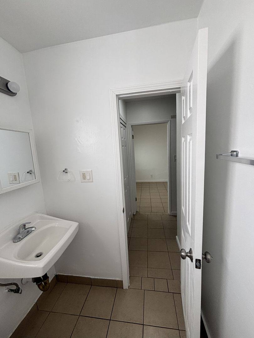Apartment for rent at 14129 Vanowen St, Van Nuys, CA 91405