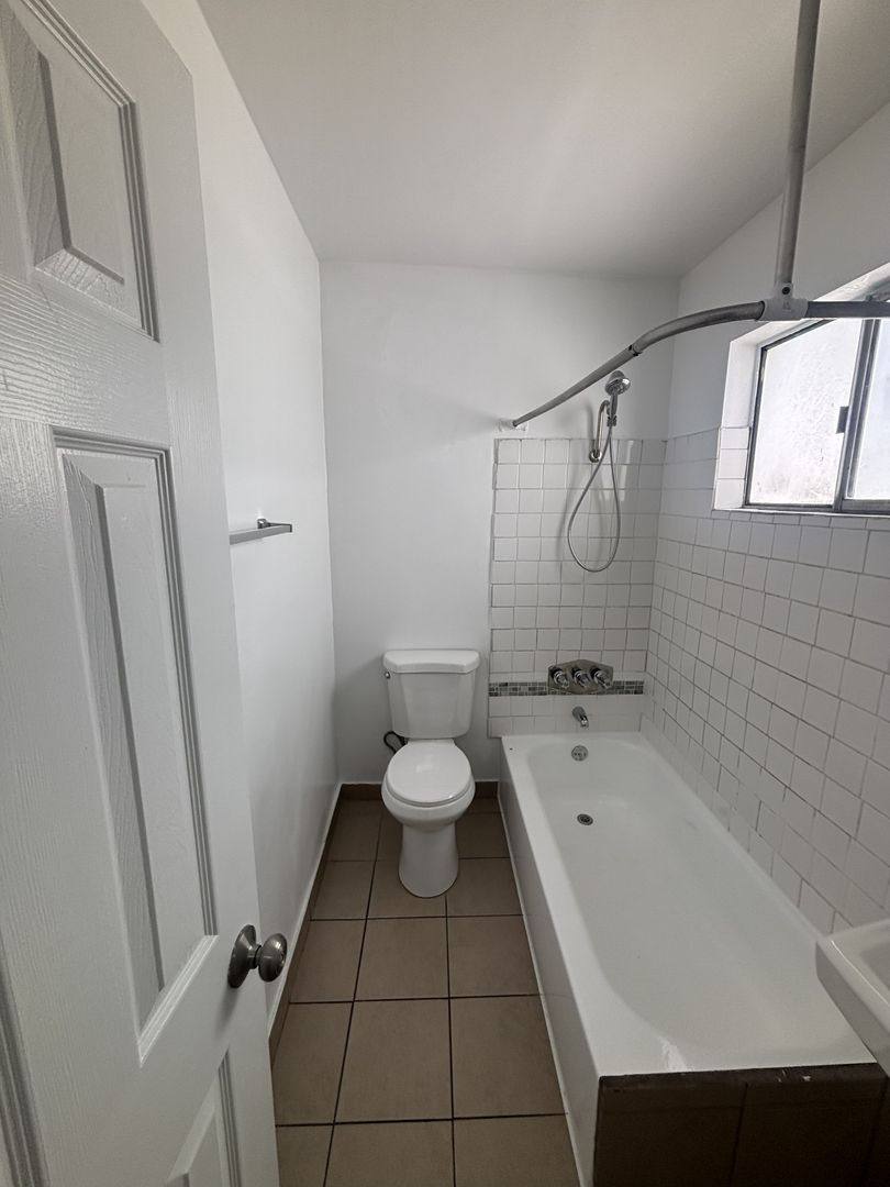 Apartment for rent at 14129 Vanowen St, Van Nuys, CA 91405