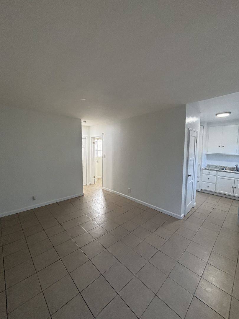 Apartment for rent at 14129 Vanowen St, Van Nuys, CA 91405