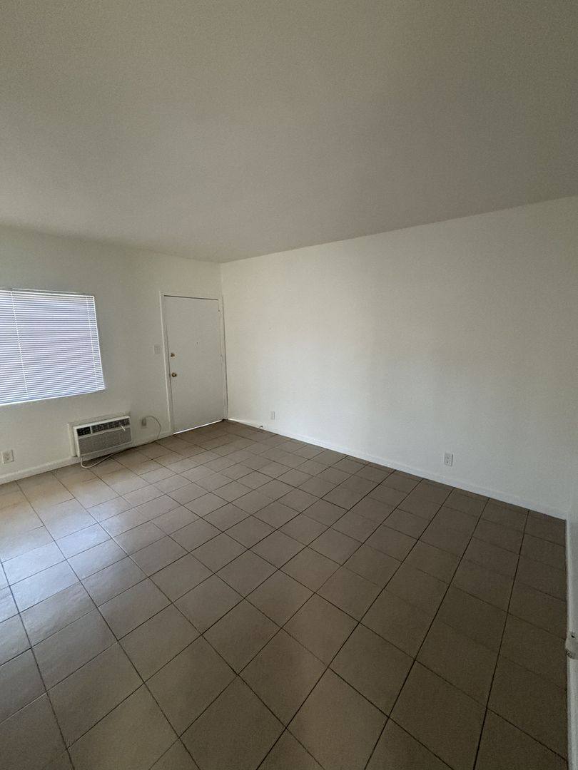 Apartment for rent at 14129 Vanowen St, Van Nuys, CA 91405
