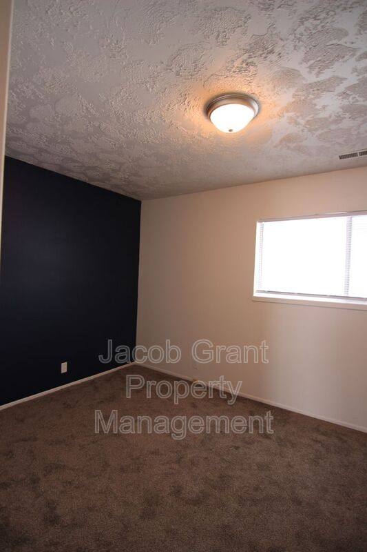 Townhouse for rent at 1474 S Falcon Dr, Idaho Falls, ID 83406
