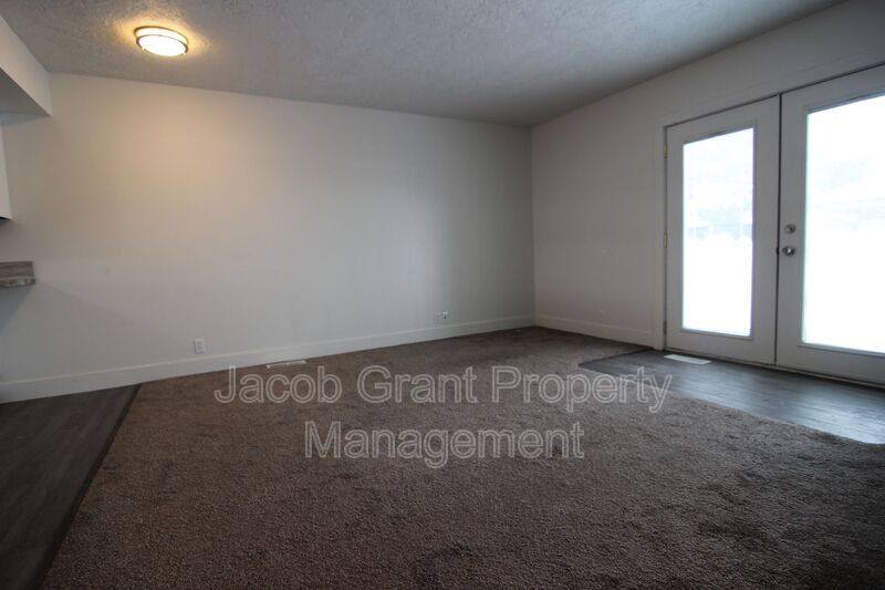 Townhouse for rent at 1474 S Falcon Dr, Idaho Falls, ID 83406