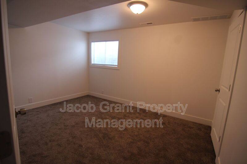 Townhouse for rent at 1474 S Falcon Dr, Idaho Falls, ID 83406