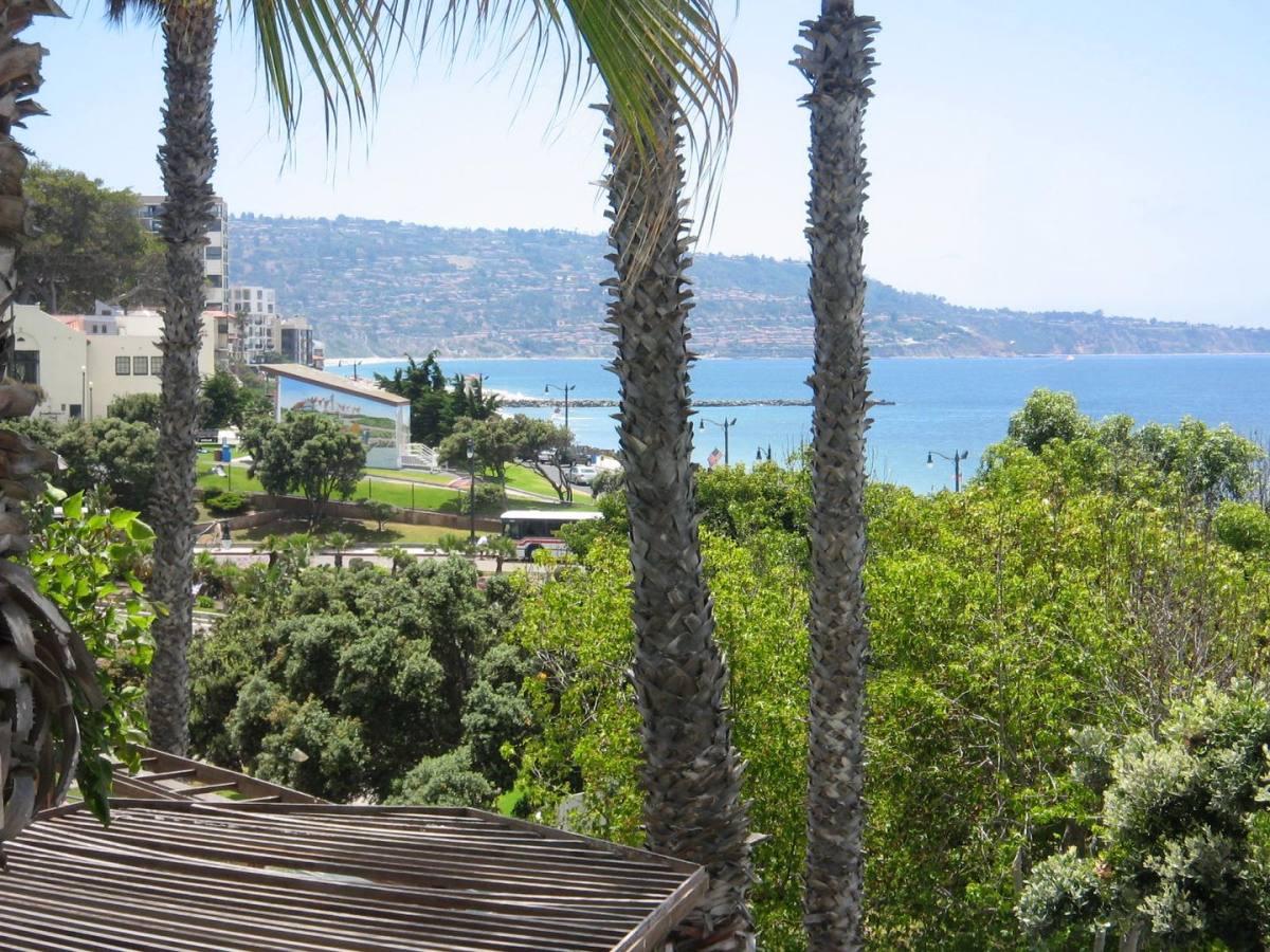 Apartment for rent at 610 The Village, Redondo Beach, CA 90277