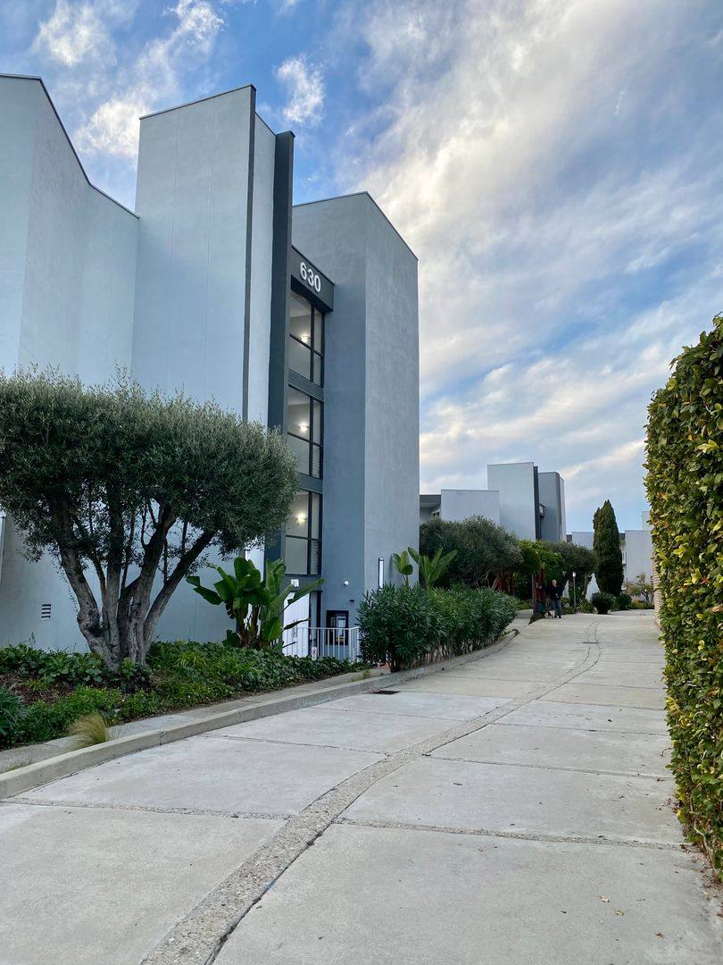 Apartment for rent at 610 The Village, Redondo Beach, CA 90277