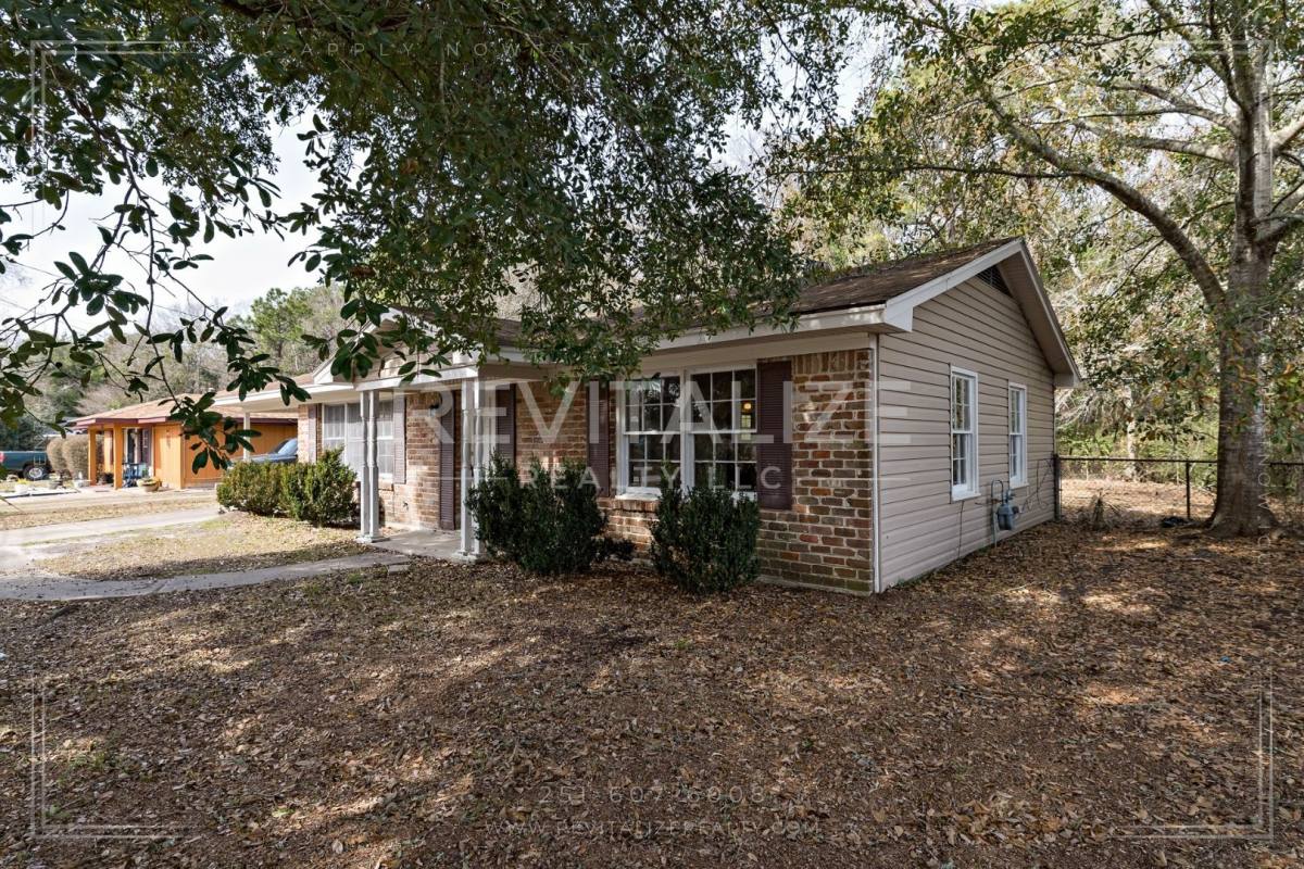House for rent at 1258 Charmaine Circle N, Mobile, AL 36605