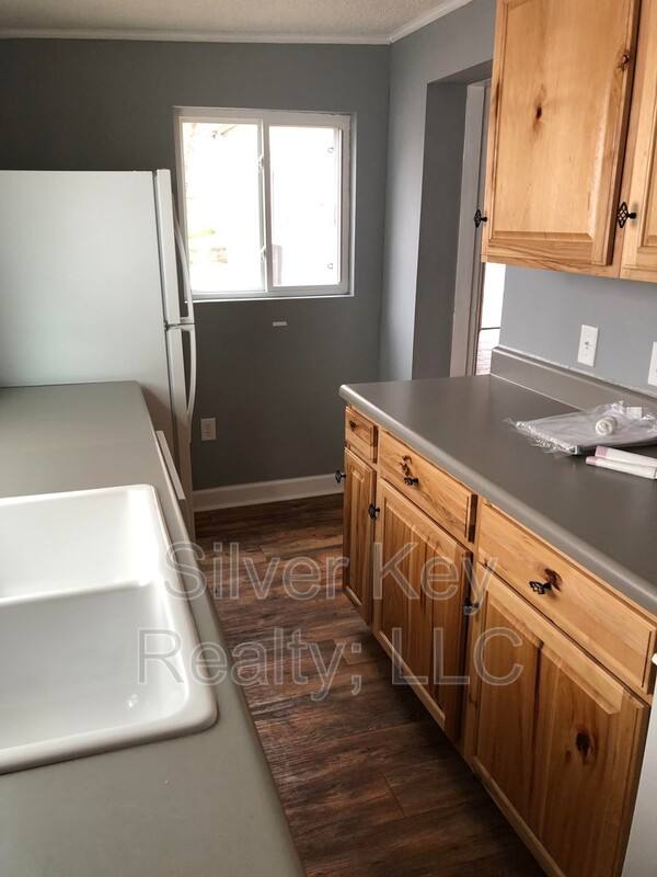 Apartment for rent at 130 S Jackson St #B, Athens, TN 37303
