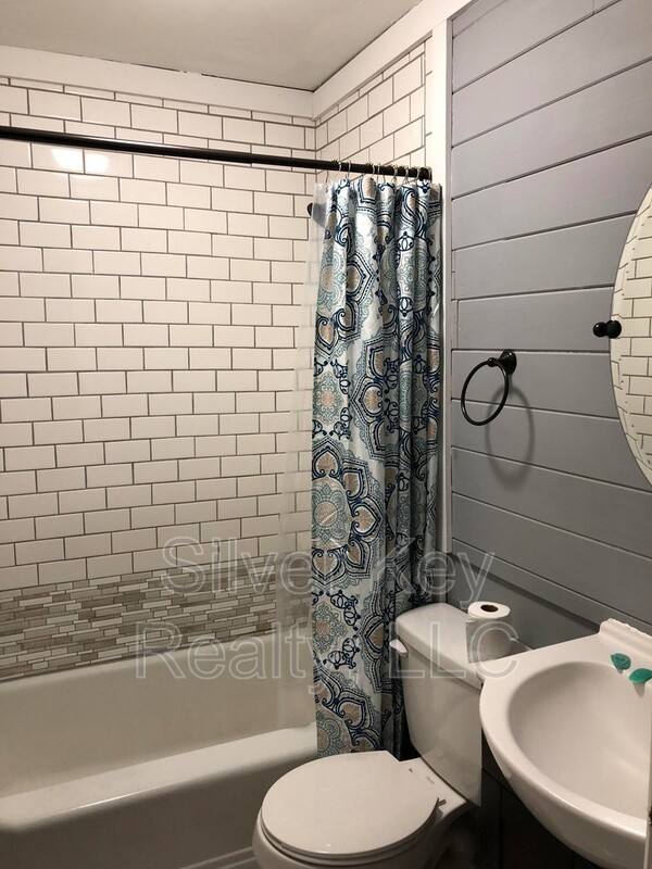 Apartment for rent at 130 S Jackson St #B, Athens, TN 37303