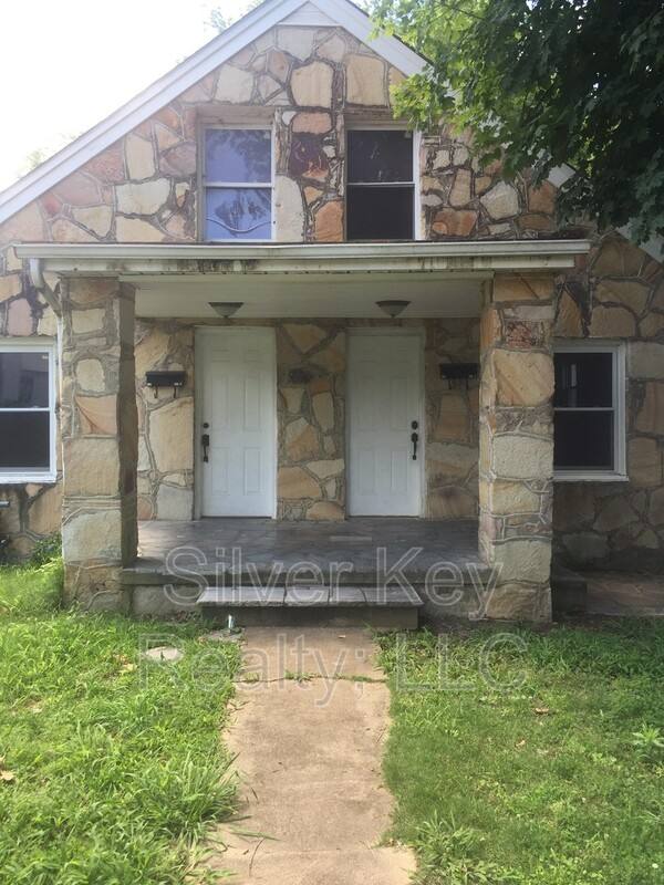 Apartment for rent at 130 S Jackson St #B, Athens, TN 37303