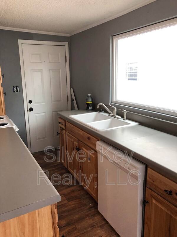 Apartment for rent at 130 S Jackson St #B, Athens, TN 37303