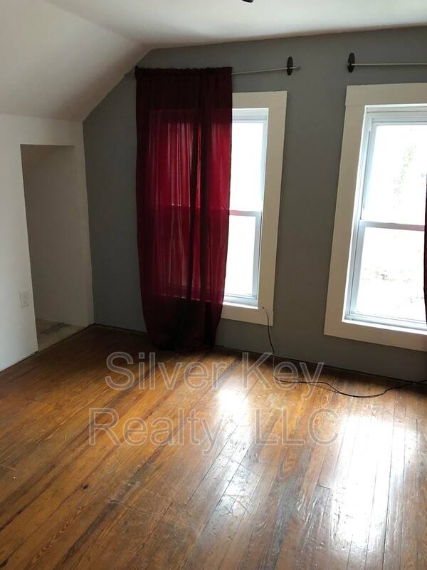 Apartment for rent at 130 S Jackson St #B, Athens, TN 37303