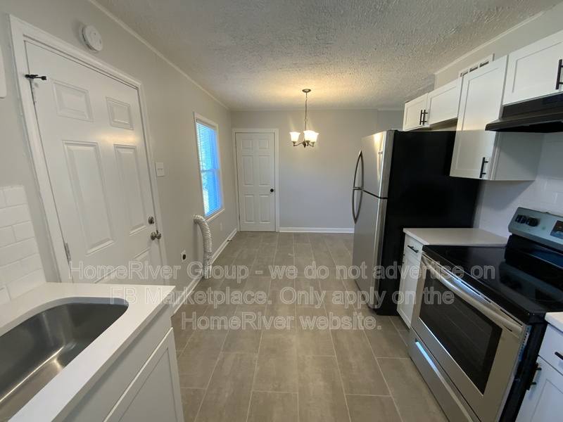 House for rent at 1359 S White Station Rd, Memphis, TN 38117