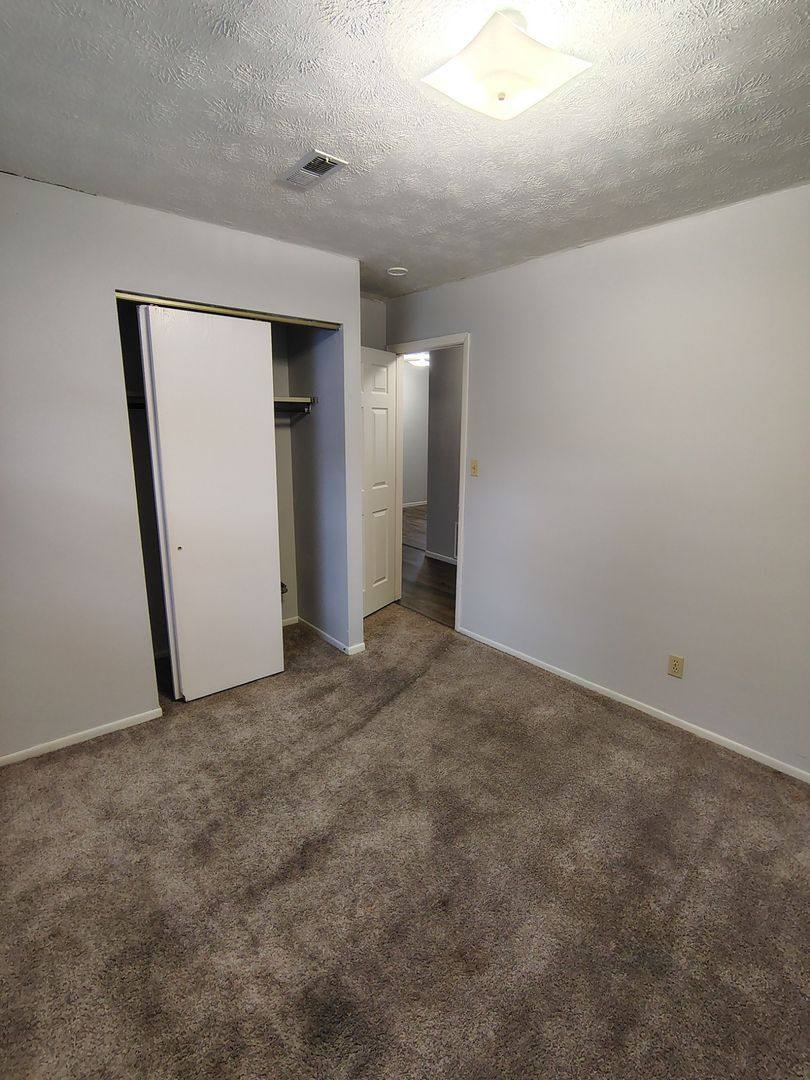 Apartment for rent at 1238 Green Valley Dr, Heath, OH 43056