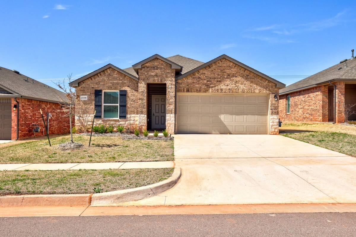 House for rent at 4109 Sara Park Dr, Yukon, OK 73099