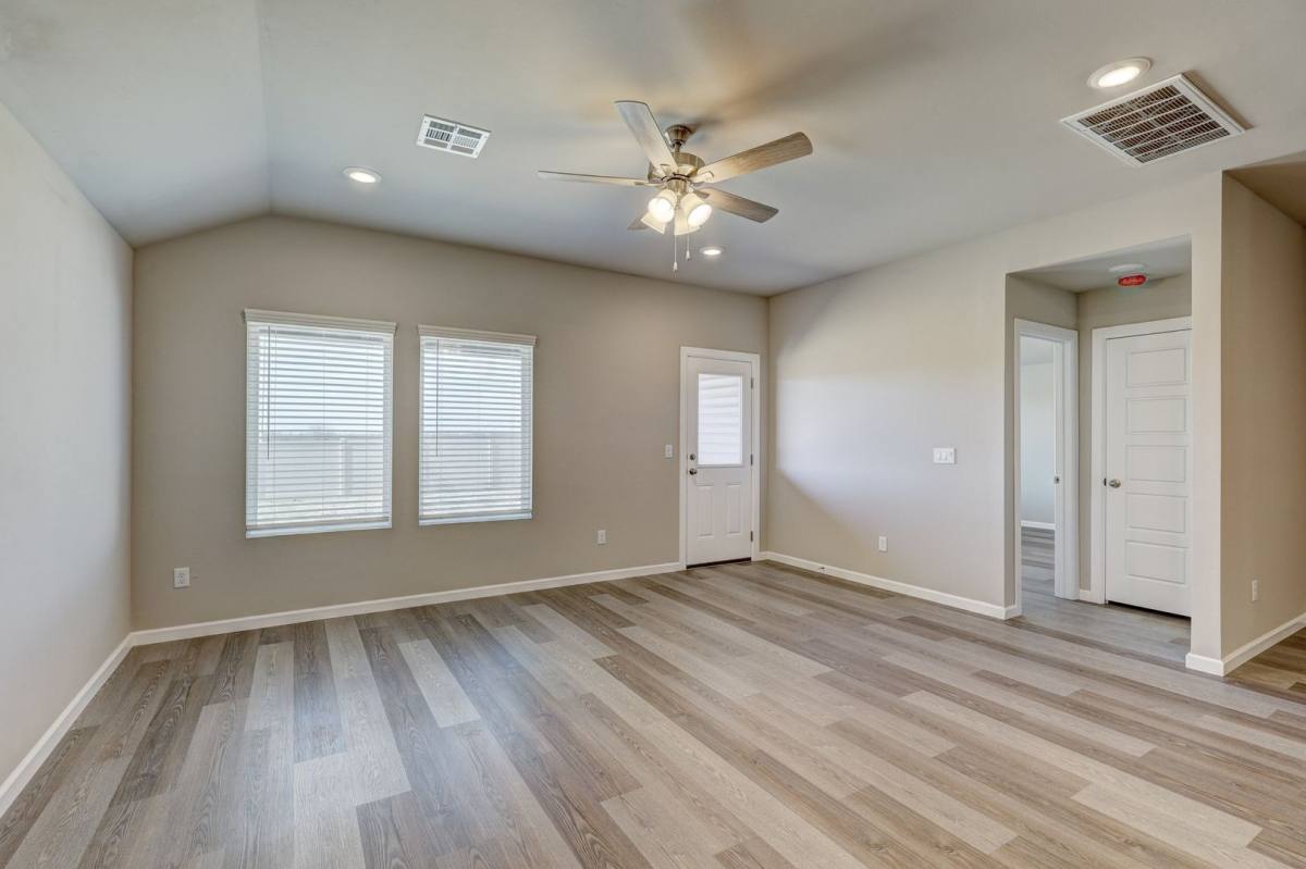 House for rent at 4109 Sara Park Dr, Yukon, OK 73099