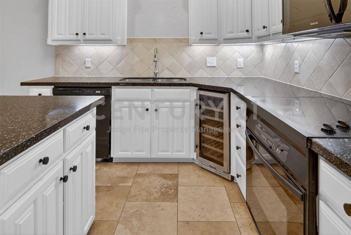 Townhouse for rent at 2122 Clear Lake Rd, Weatherford, TX 76087