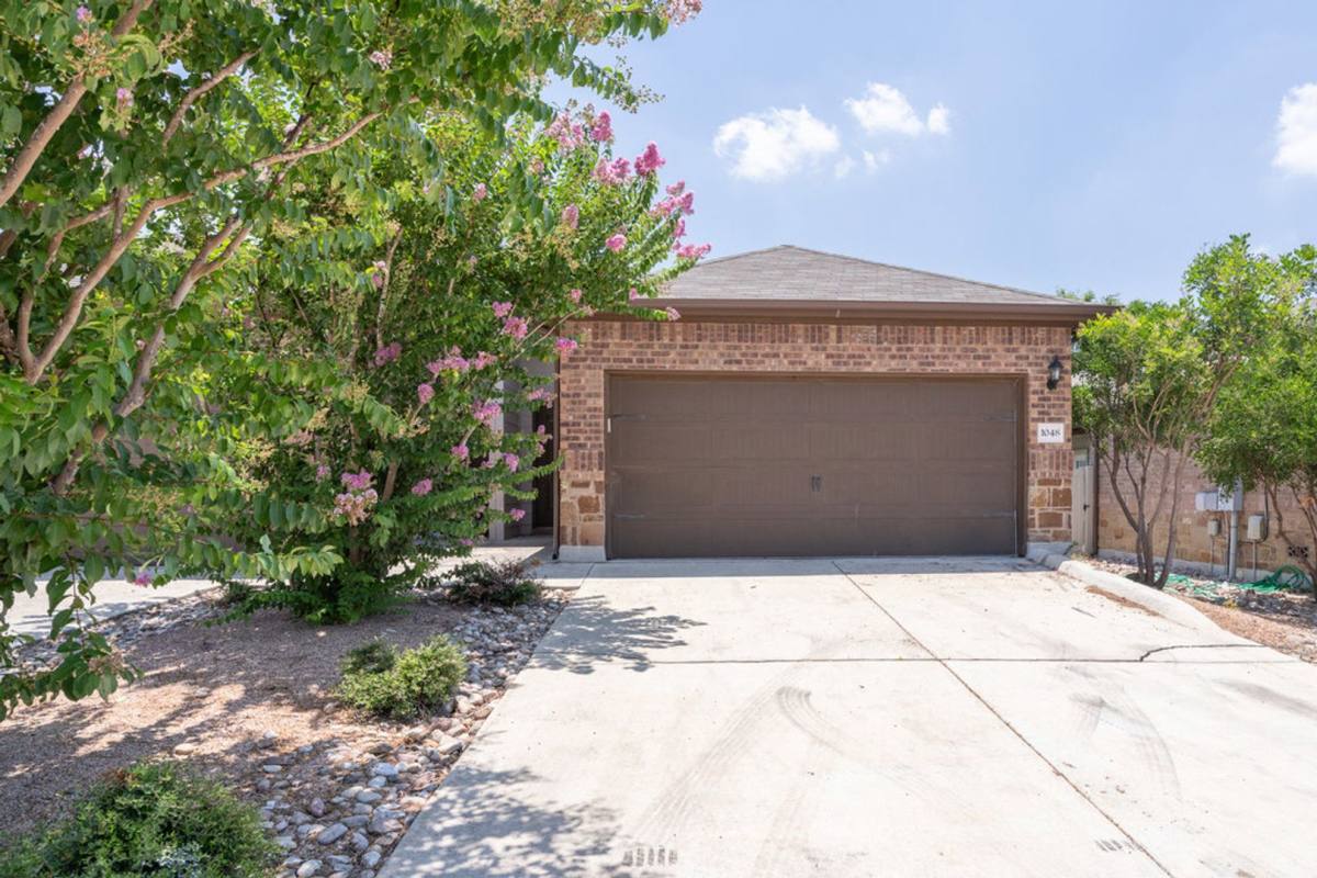 Townhouse for rent at 1048 Carolyn Cove, New Braunfels, TX 78130