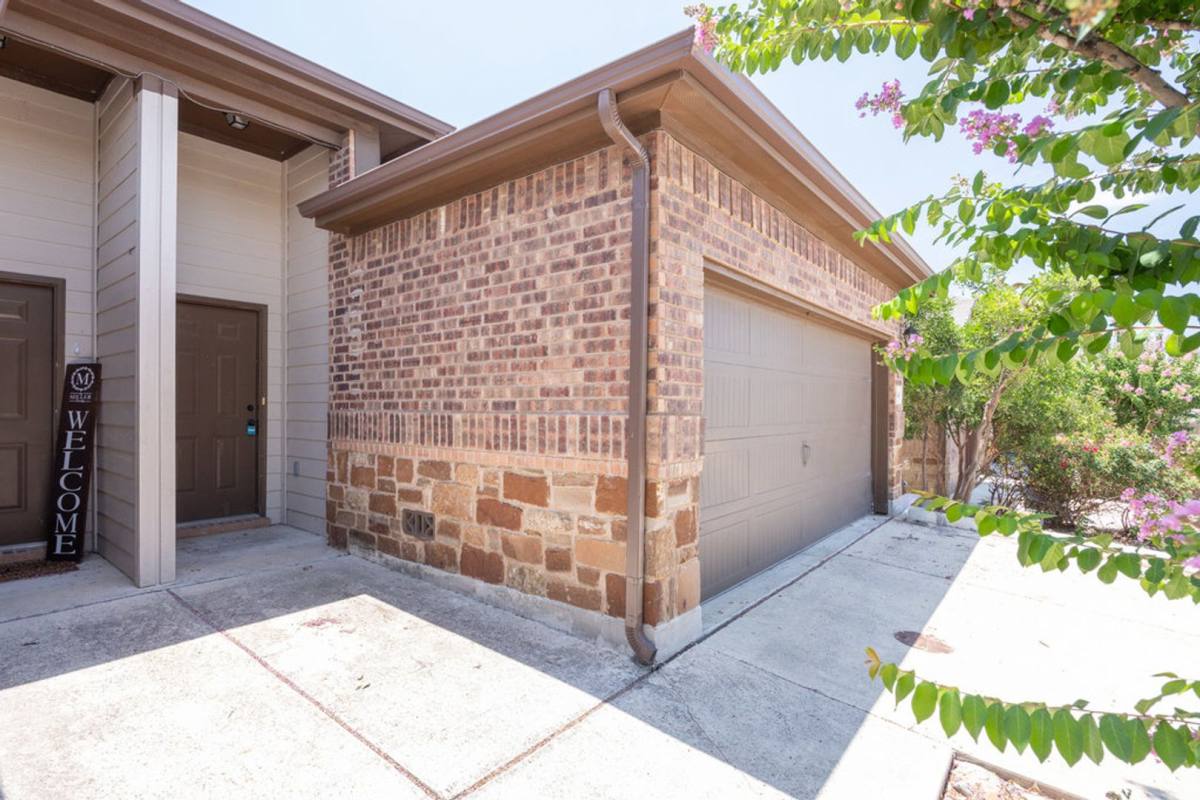 Townhouse for rent at 1048 Carolyn Cove, New Braunfels, TX 78130