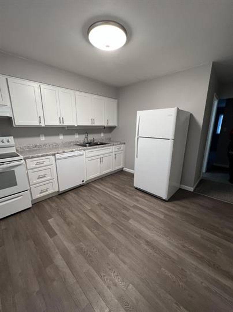 Apartment for rent at 1802 Myers Ave, Dunbar, WV 25064