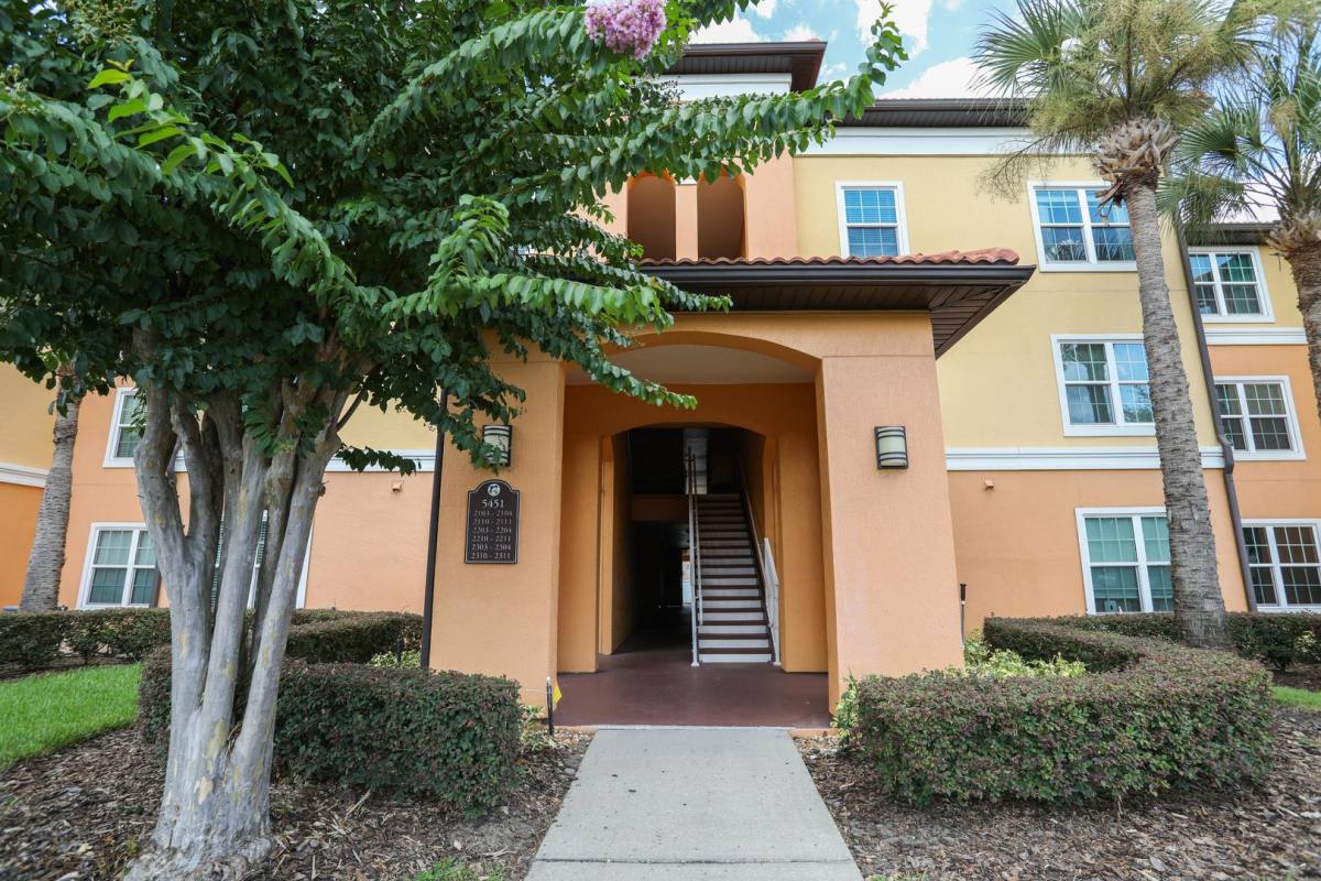 Apartment for rent at 5451 Vineland Rd, Orlando, FL 32811