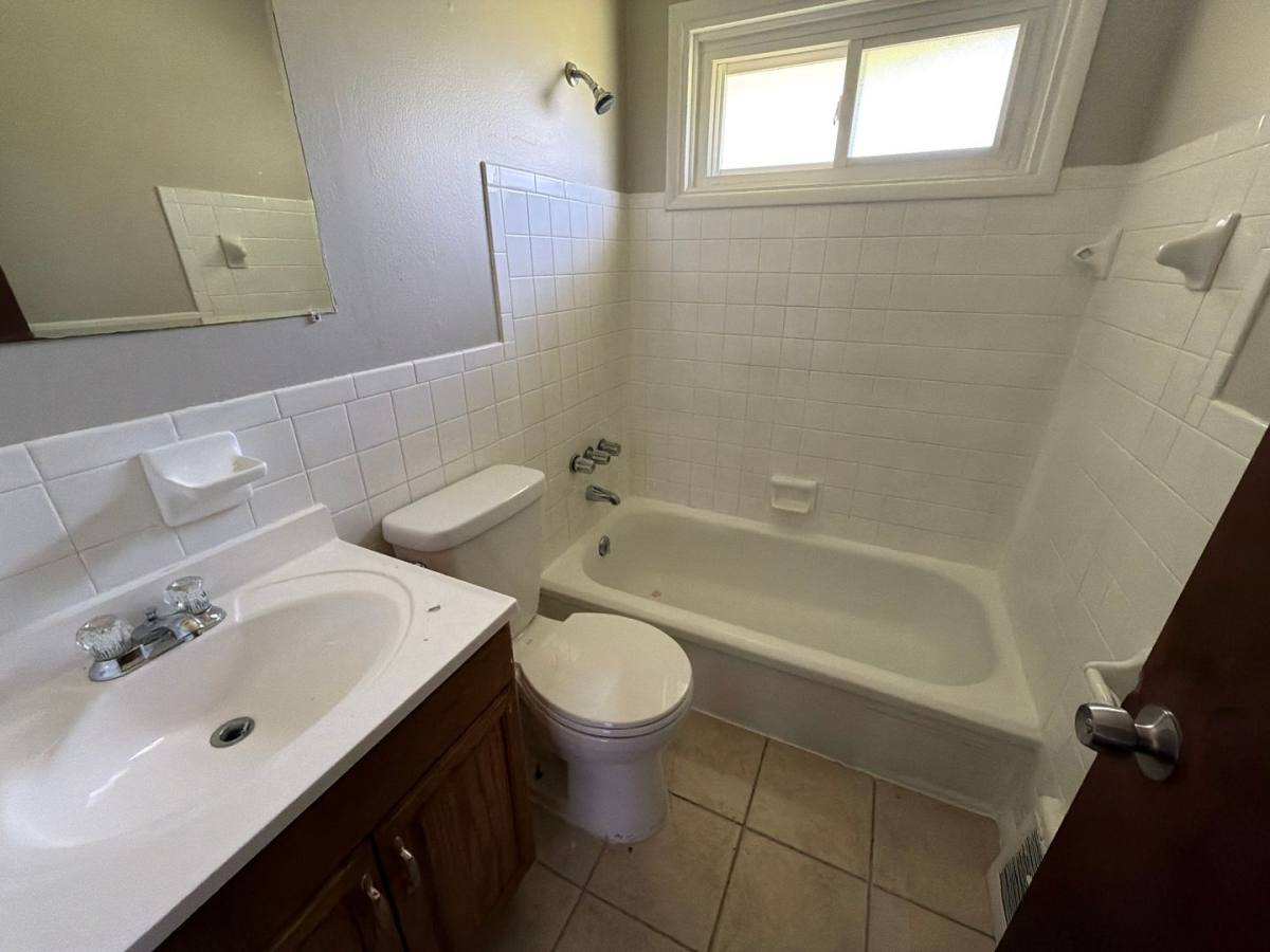 House for rent at 457 Shepley Dr, Saint Louis, MO 63137