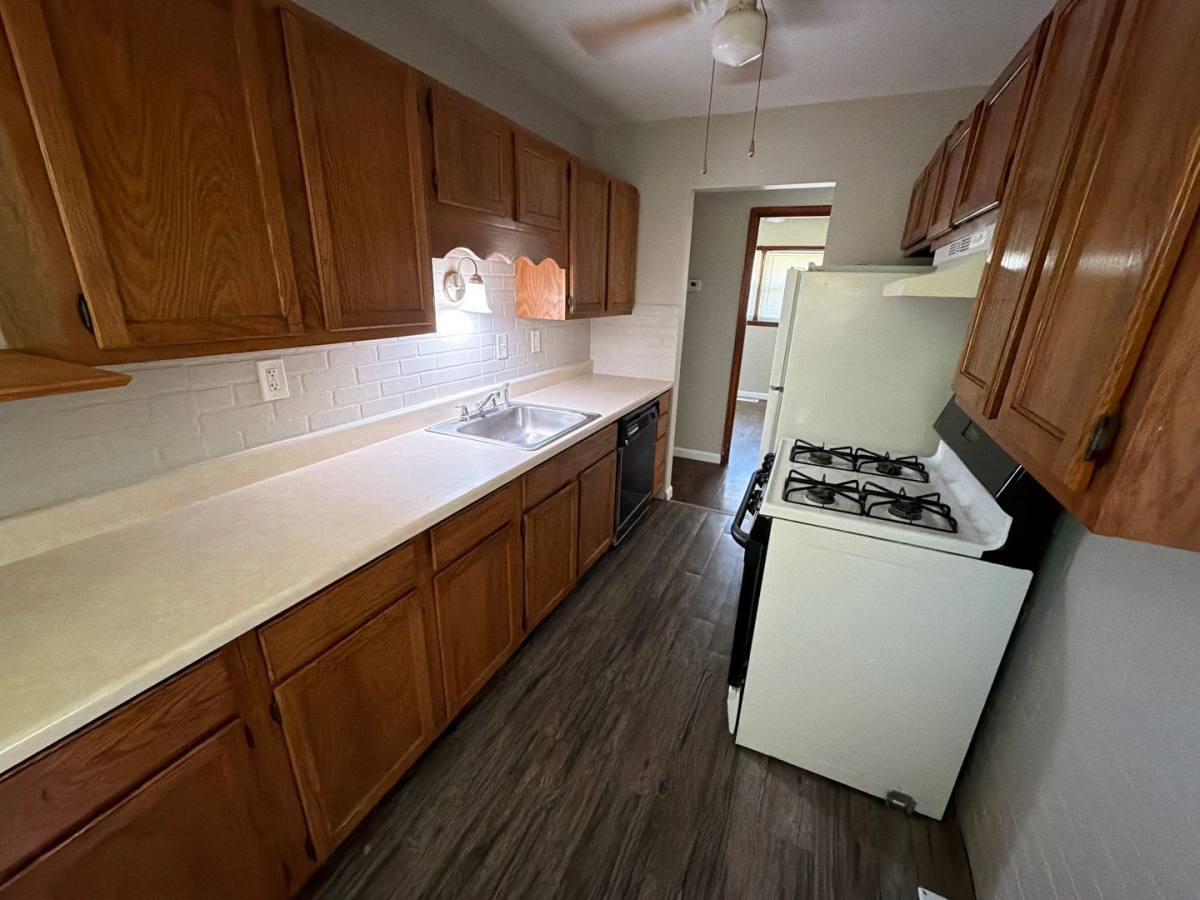 House for rent at 457 Shepley Dr, Saint Louis, MO 63137