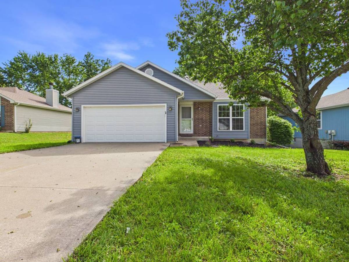 House for rent at 1206 Foxridge Dr, Warrensburg, MO 64093