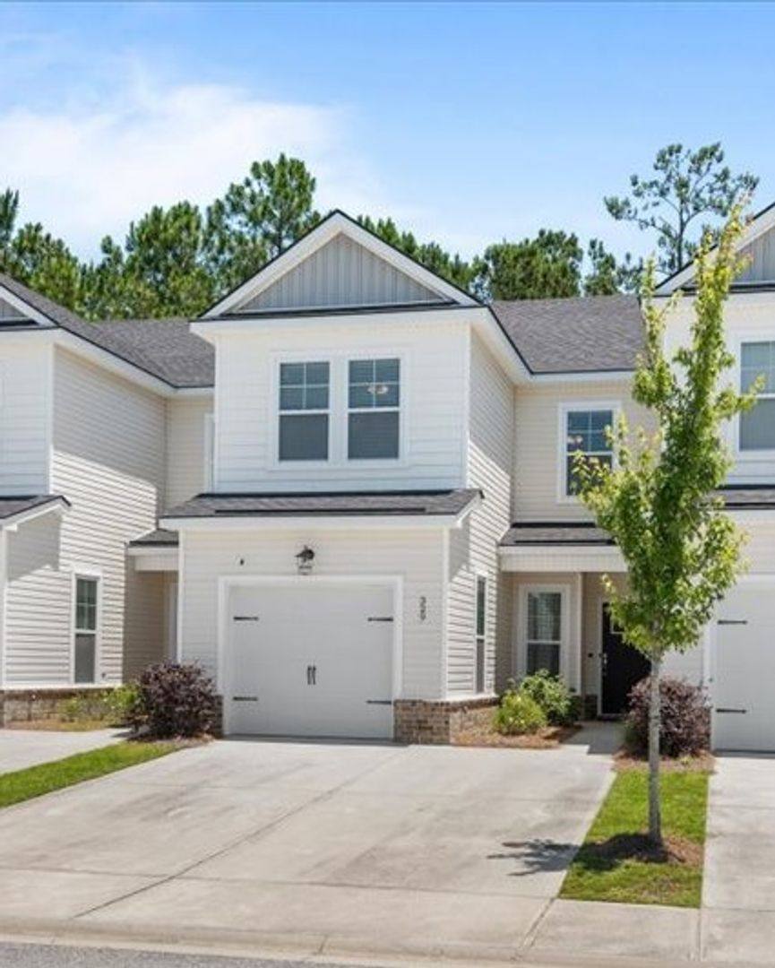 Townhouse for rent at 329 Sonoma Dr, Pooler, GA 31322