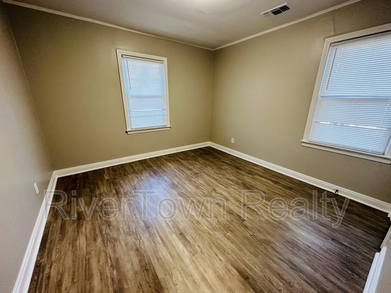 House for rent at 1074 E Walthal Circle, Memphis, TN 38111
